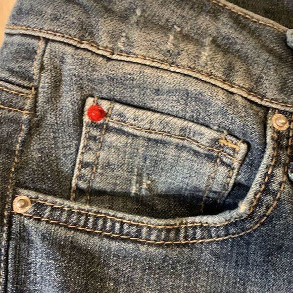 SPECIAL A, Boyfriend Capri, near new condition, very cute detail, cotton/spandex - Picture 6 of 16